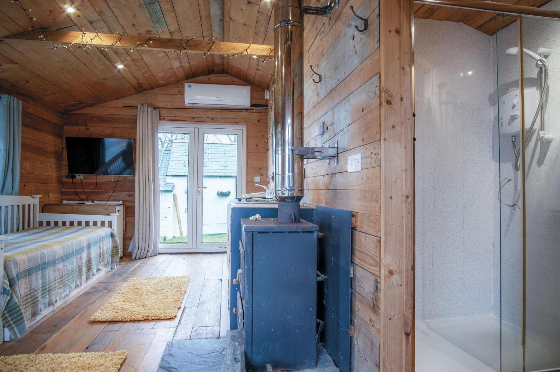 The Hygge Hut - 1 Bed - Freshwest Retreat Pembroke