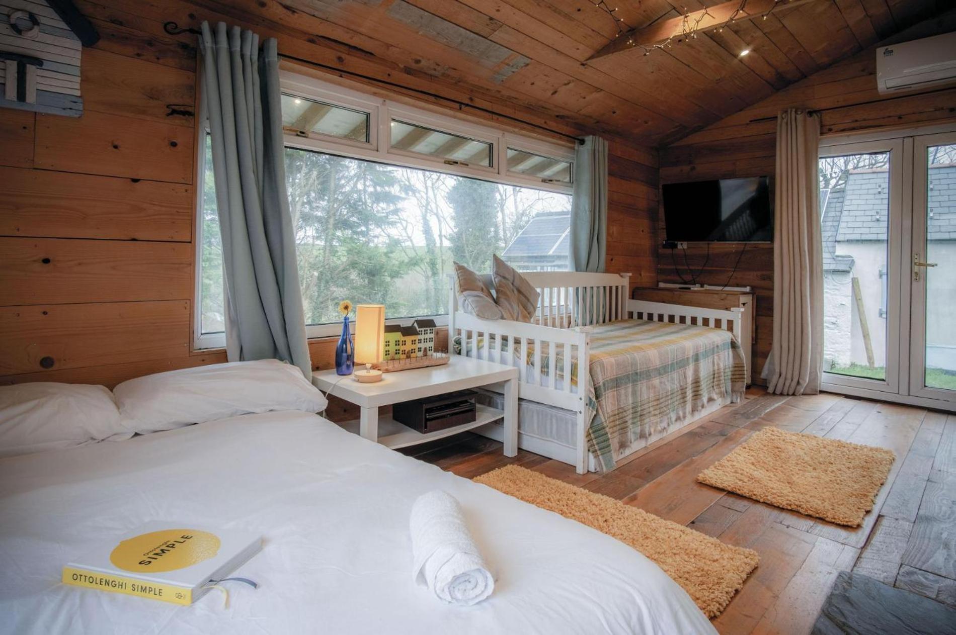 The Hygge Hut - 1 Bed - Freshwest Retreat Pembroke