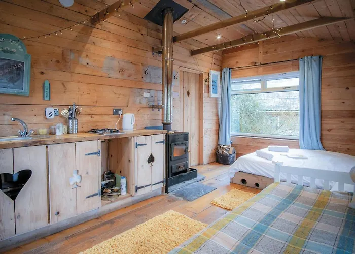 The Hygge Hut - 1 Bed - Freshwest Beach Retreat